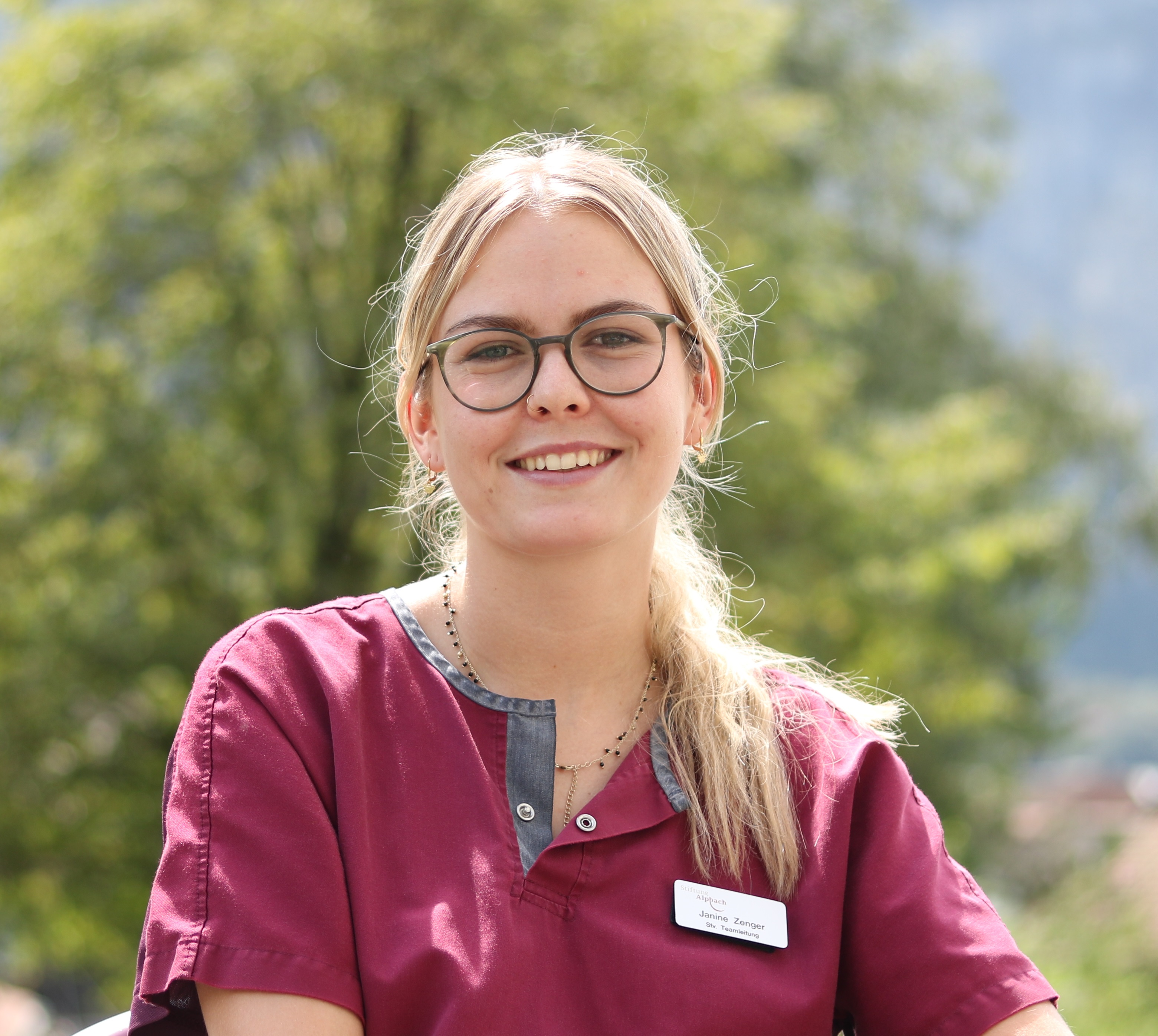 Porträt Janine Zenger Website.JPG Porträt Janine Zenger Website